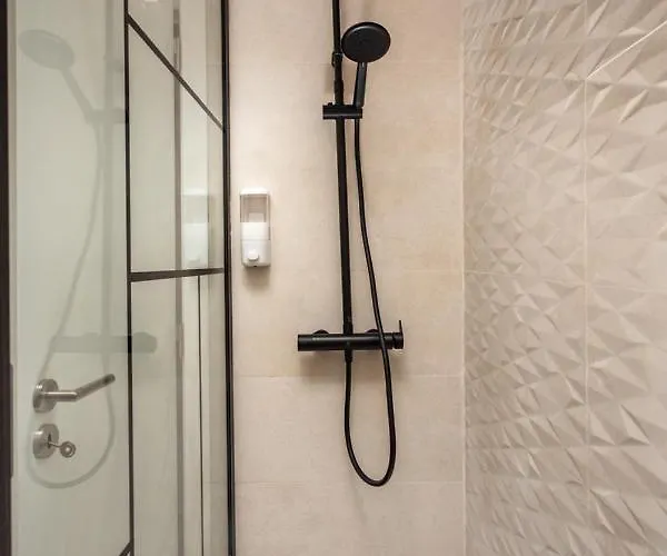 Apartment Zoo House Iii *